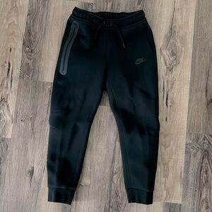 Nike Sportswear Tech Fleece Pants- Black Big Kids' Boys Size L- Great conditionn